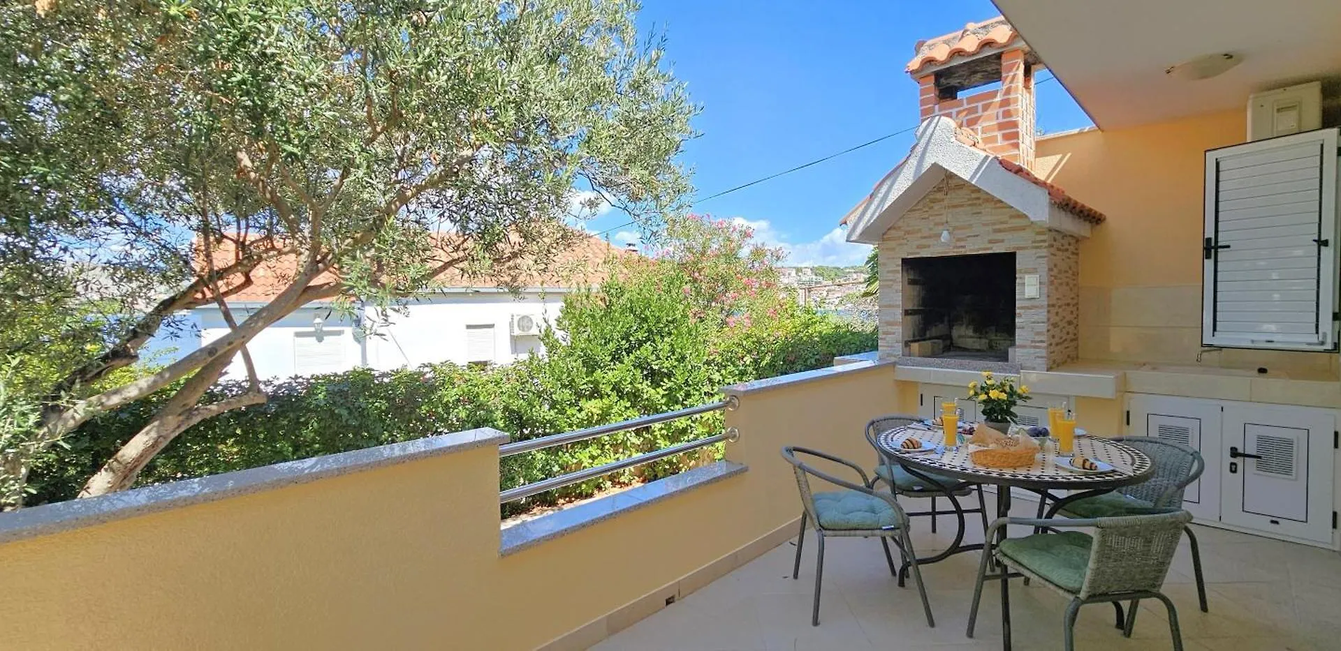 Spacious Villa Lush Garden Private Access To Beach - Villa Sherene Trogir