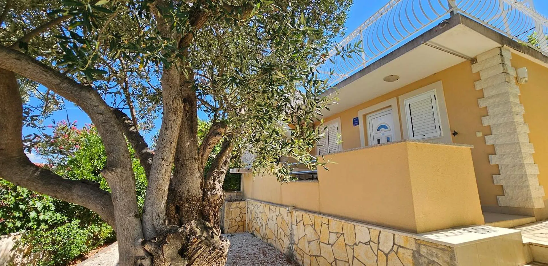 Prázdninový dům Spacious Villa Lush Garden Private Access To Beach - Villa Sherene Trogir Chorvatsko